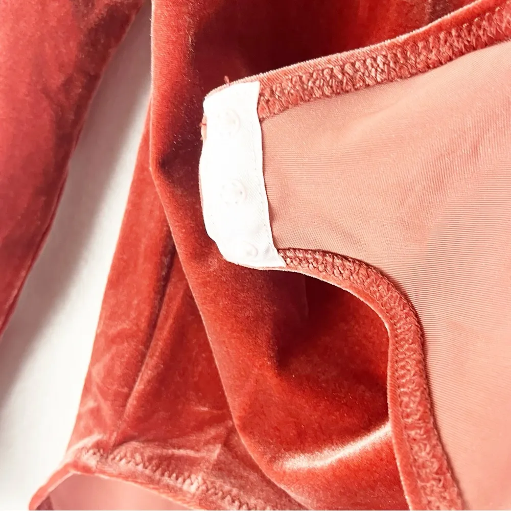 MADEWELL Rust Long Sleeves Velvet Faux Wrap V-Neck Bodysuit, Size XL - Image 9