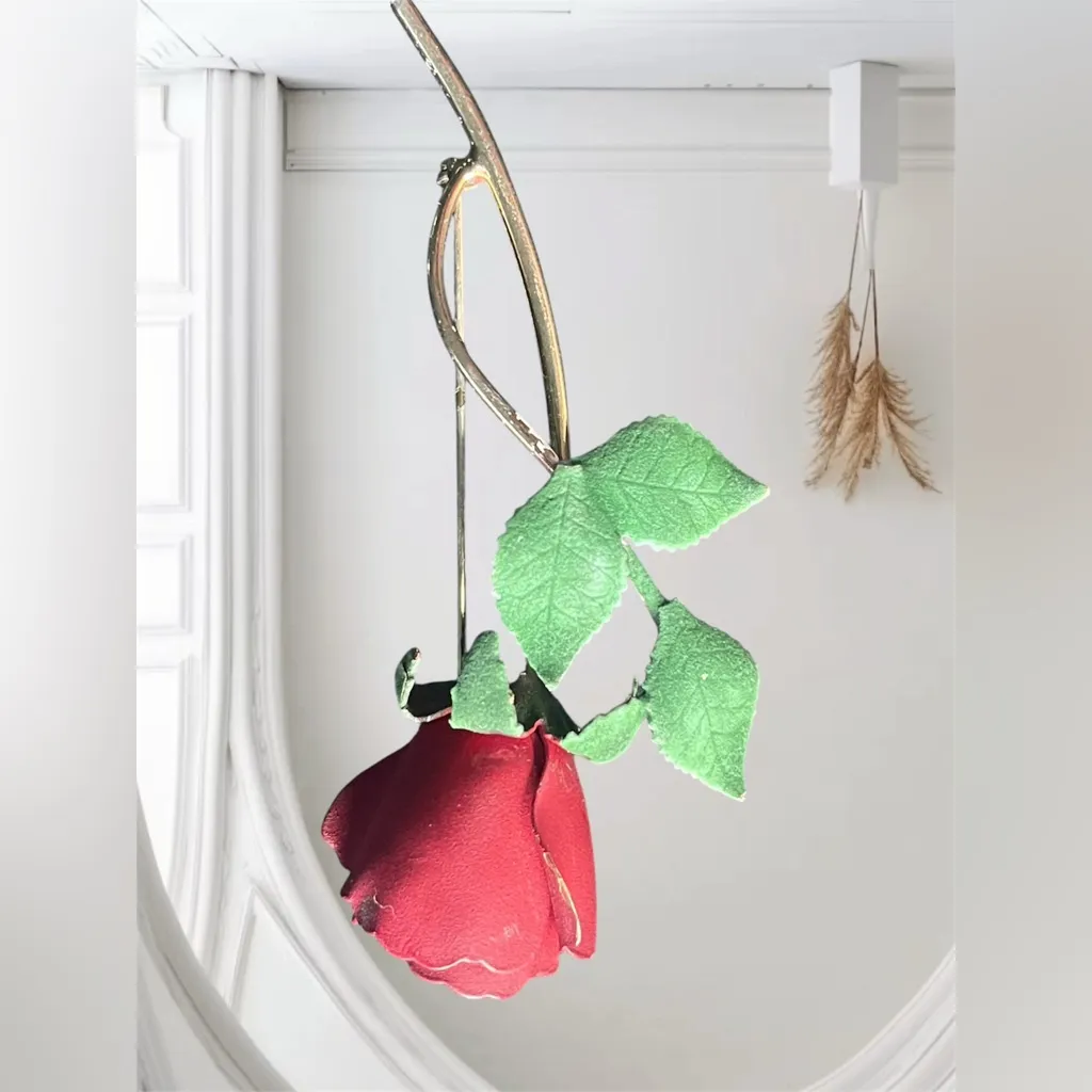 Vintage Red Rose Brooch Pin Flower floral Lapel Gold Grannycore - Image 5