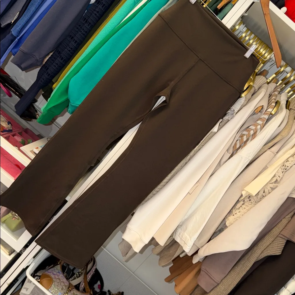 ALO Yoga Airbrush High-Waist 7/8 Bootcut Legging - Image 3