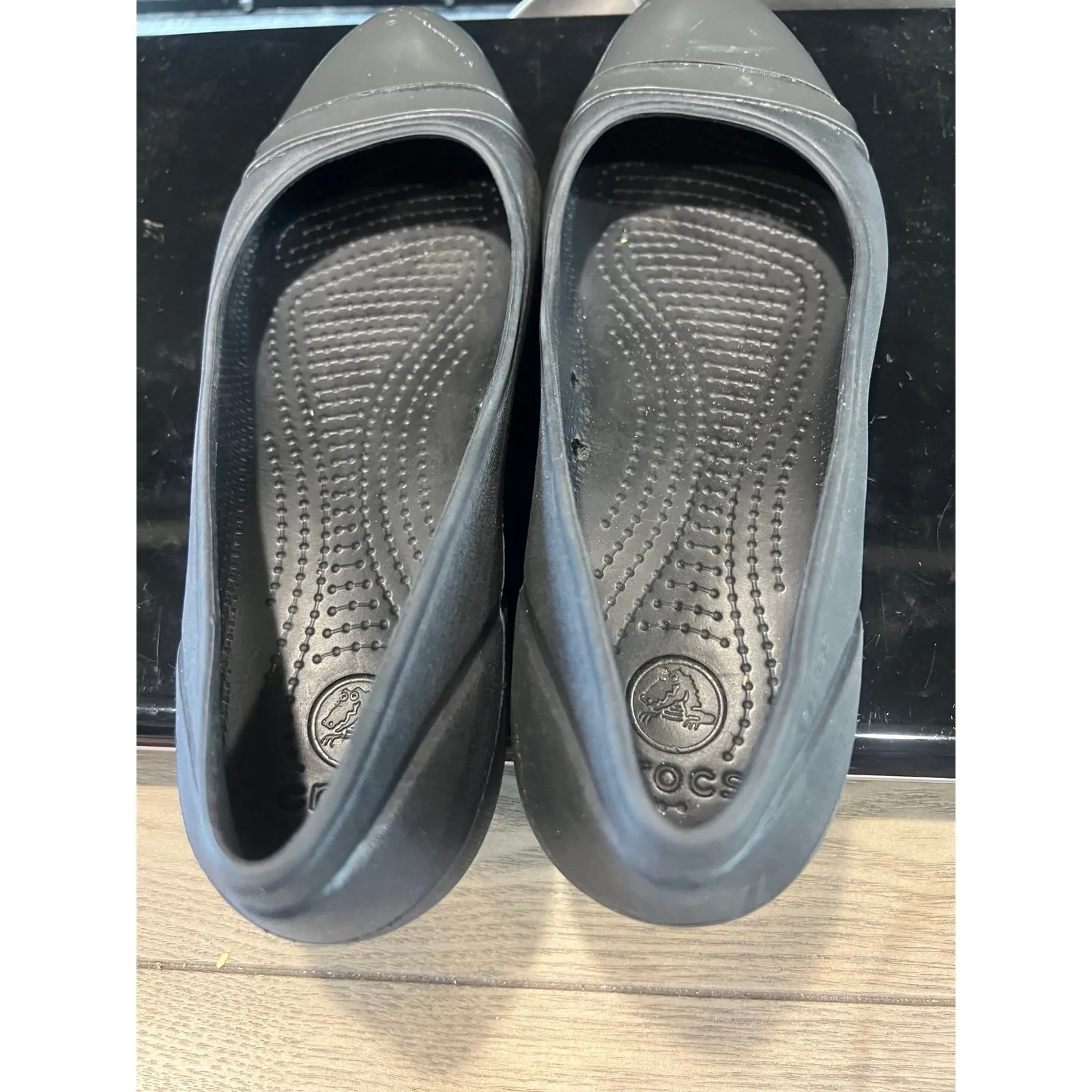 Women's Crocs Sloane BLACK Patent‎ Shiny Cap Toe Flats Size 8 Comfort Shoe Slip - Image 9