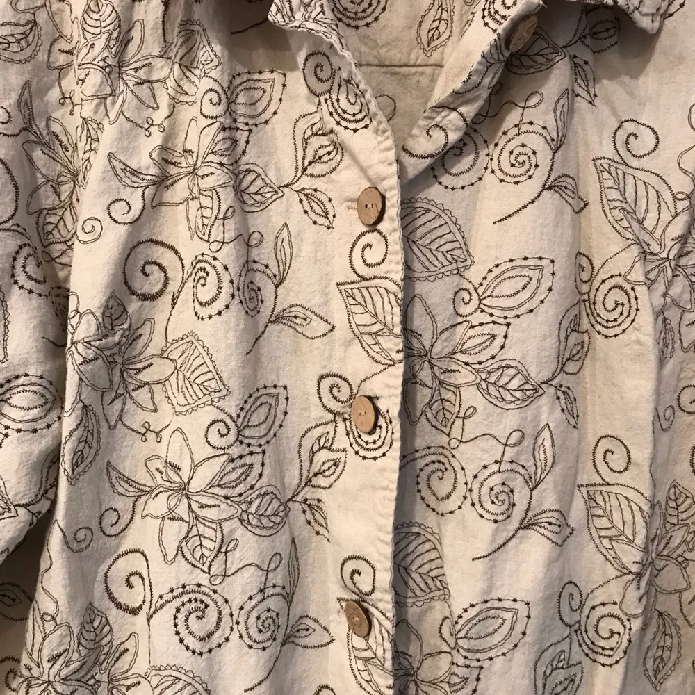 Napa Valley Women's 2X Linen Rayon Floral Embroidered Beige Short Sleeve Shacket Gray - Image 2