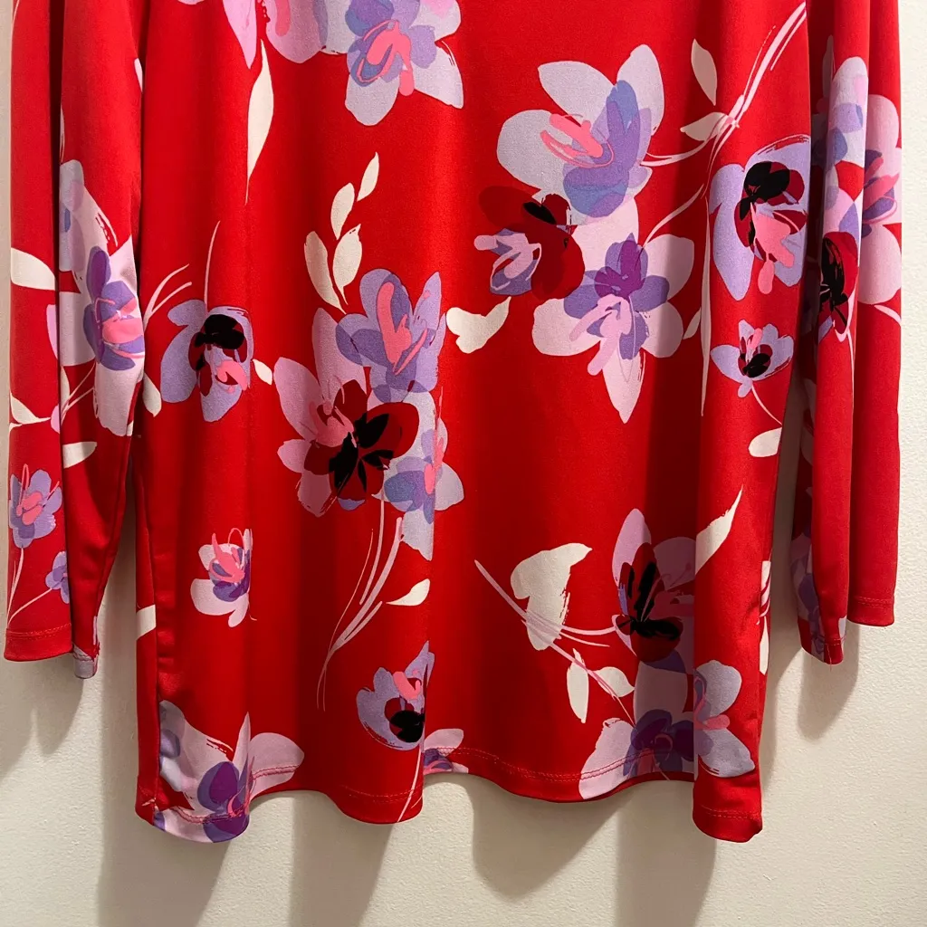 Calvin Klein Red Floral Blouse with Chain accent front 3/4 sleeves - Image 7