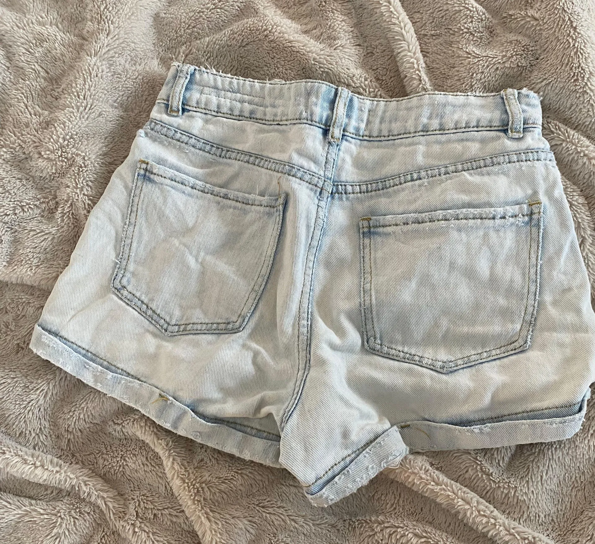 Light wash Mom Shorts - Image 2