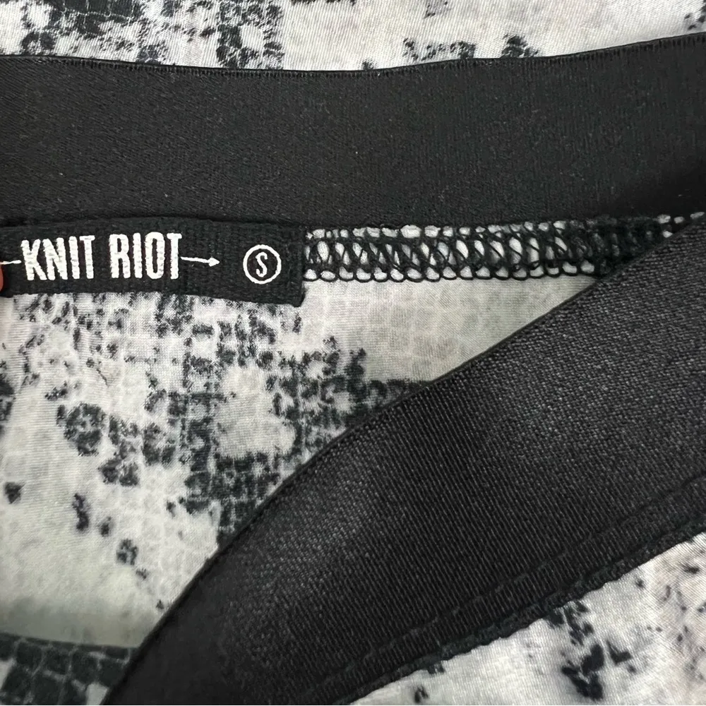 VS PINK Knit Riot Snakeskin Print Midi Skirt - Size S - Image 7