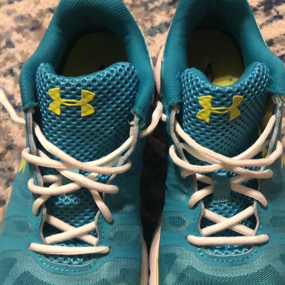 Under Armour Running Shoes Size 9-EUC - Image 3