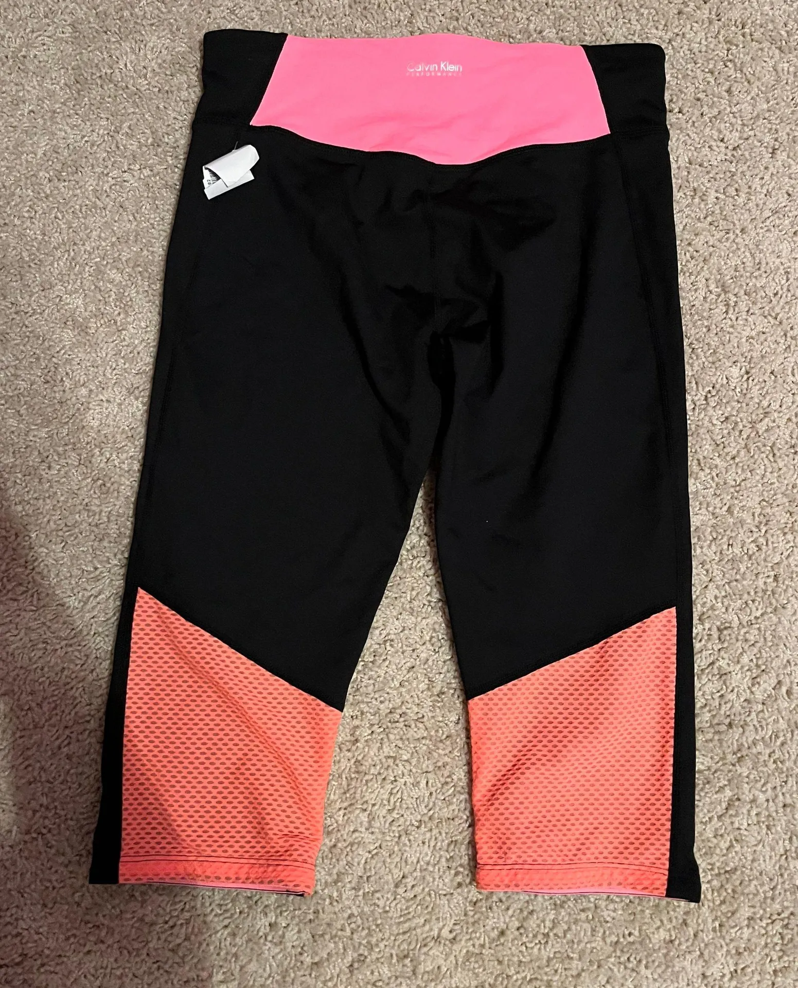 performance quick fry cropped black and pink leggings never worn - Image 2