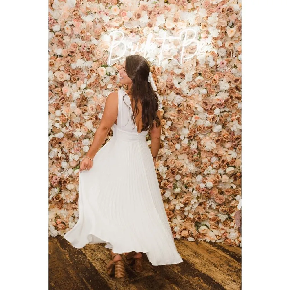 TOME White Pleated V - Image 3