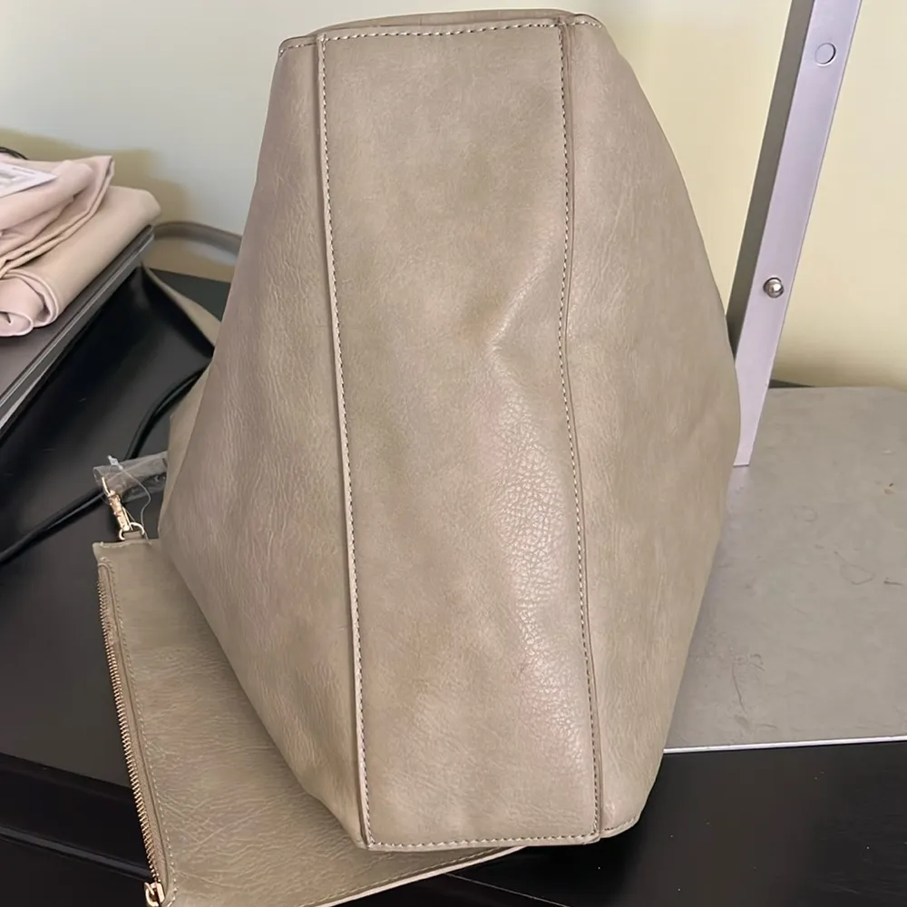 Olive green shoulder tote and pouch - Image 4