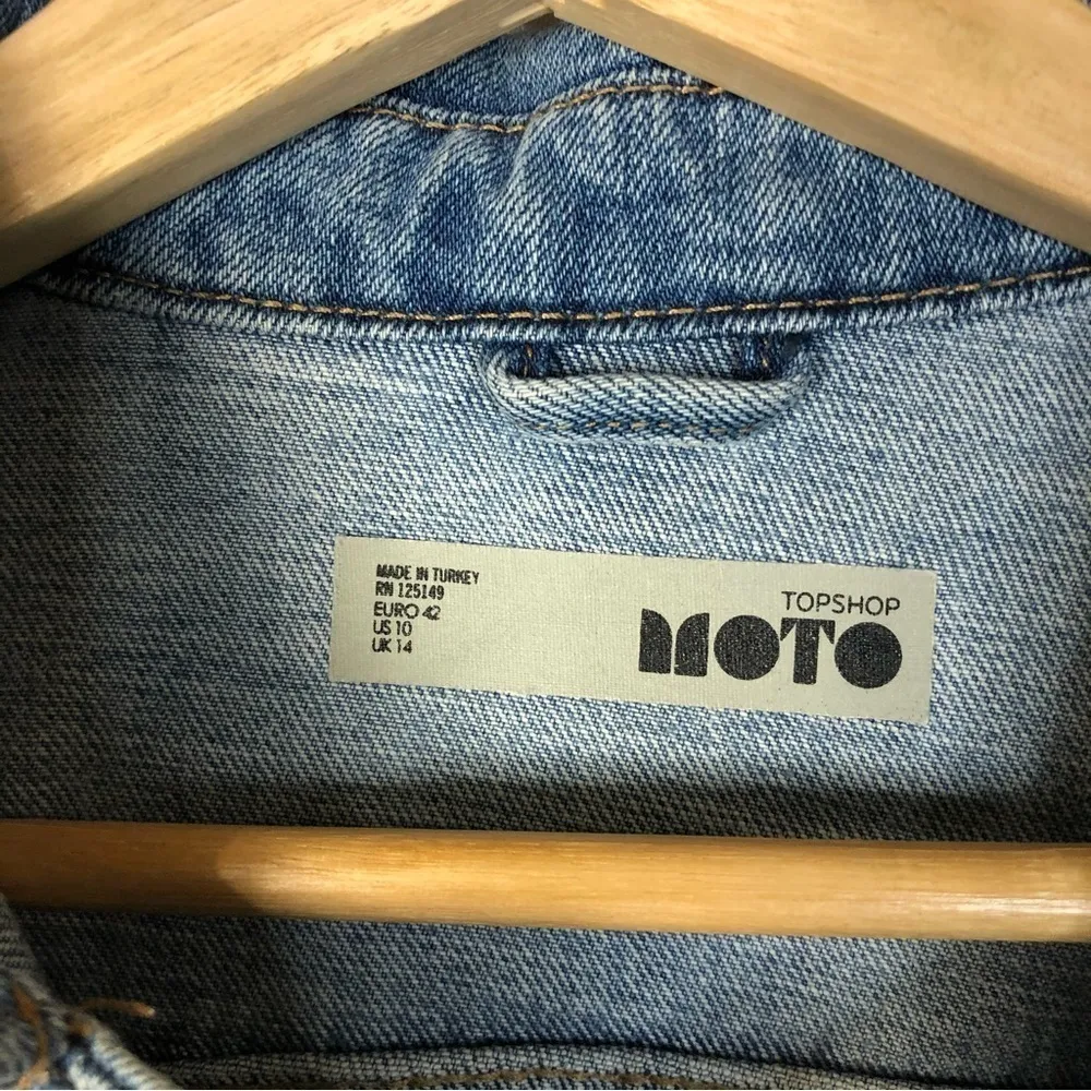 Topshop Moto Medium Wash Touching Hands Trucker Denim Jacket 10 - Image 4