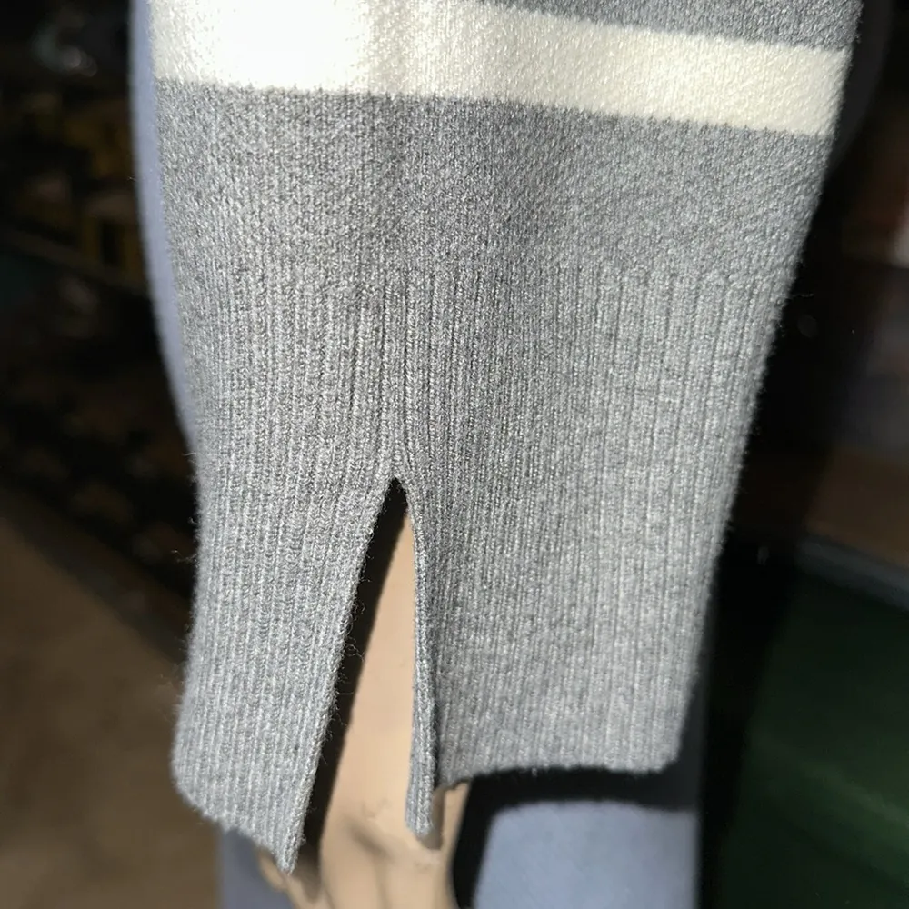 VICI women’s Striped Grey/White knitted pull over hoodie Sweater size XL - Image 6
