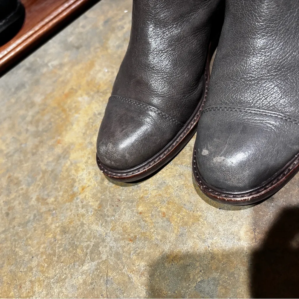 Chelsea boots with gunmetal pearl heal detail - Image 4