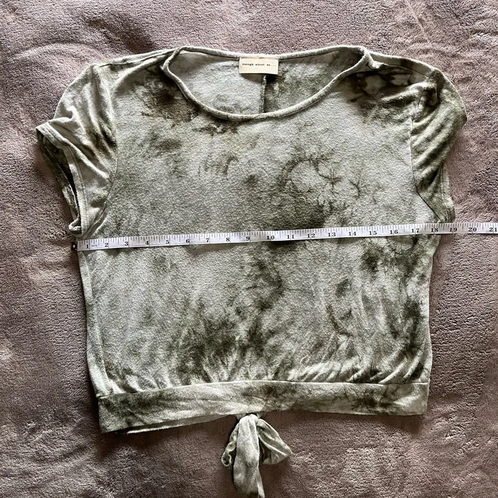 ENOUGH ABOUT ME Green Haze Tie Dye Short Sleeve Tie Back Women’s Top Sz L EUC Size L - Image 4