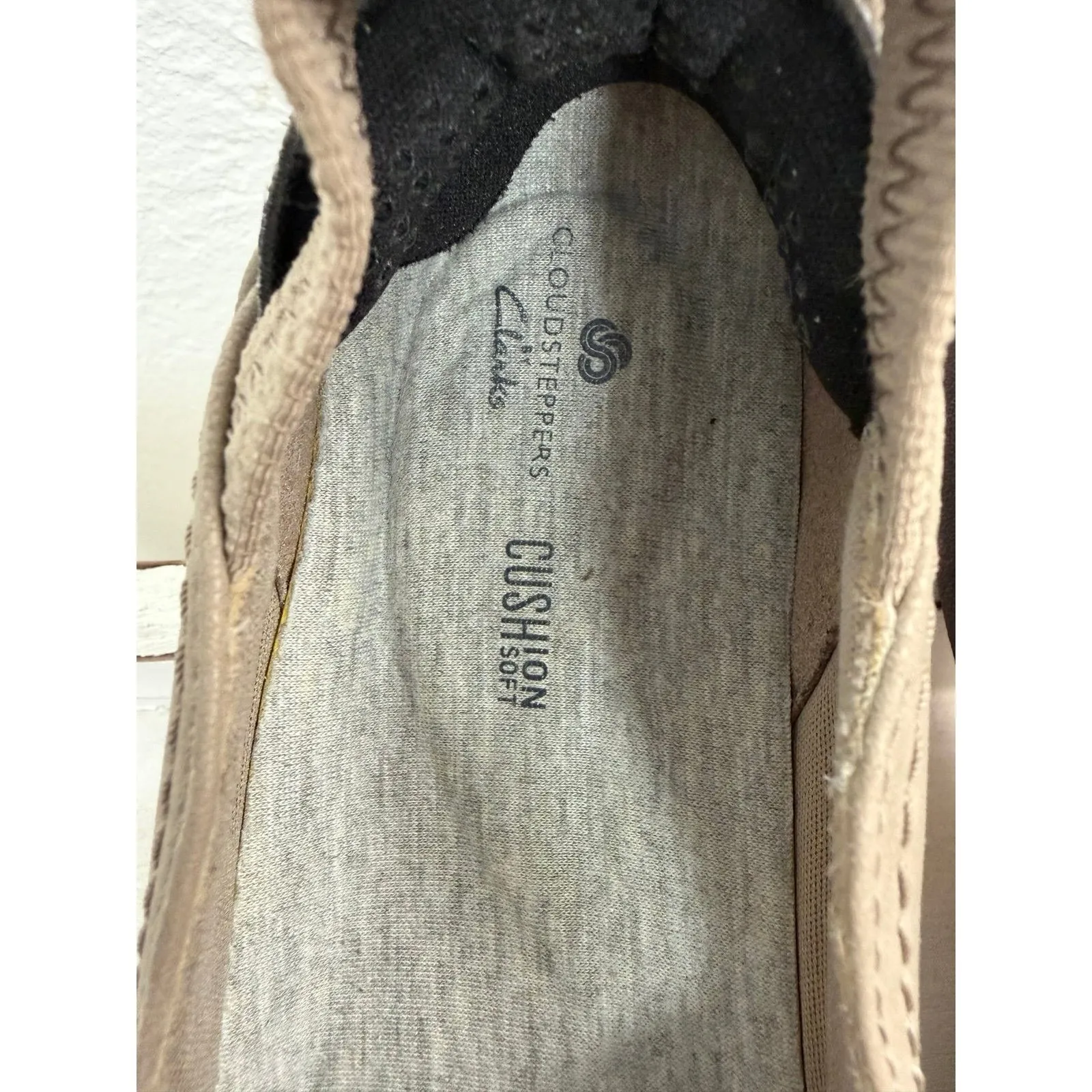 Clarks‎ Cloudsteppers Cushion Soft Slip On Shoes Taupe Beige Women's 8 - Image 4