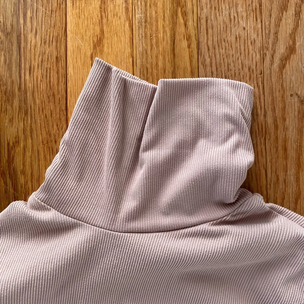 light pink mauve ribbed turtle neck long sleeve - Image 7