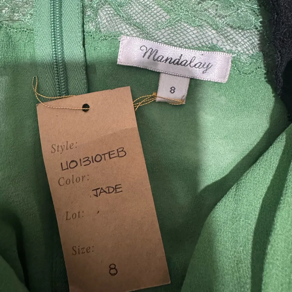 Elegant Green Lace Tank Top Size 8 - Image 3