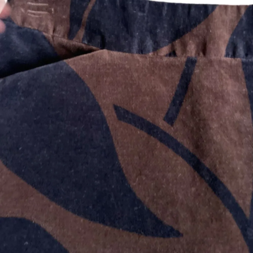 Boden velvet tulip print skirt brown/ black size 6 Brown - Image 4