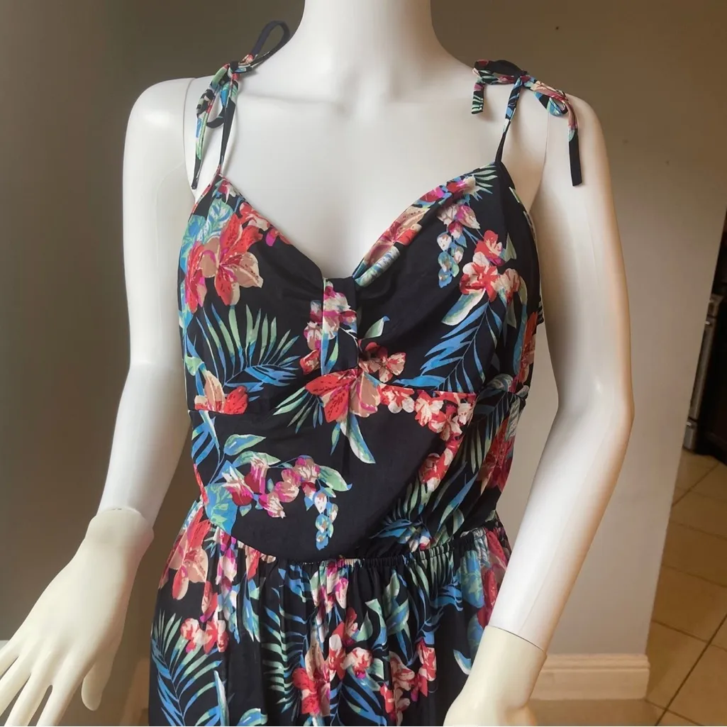 Dark Navy New Women’s Floral Tropical Jumpsuit size XL
For Size 14
New Black - Image 7