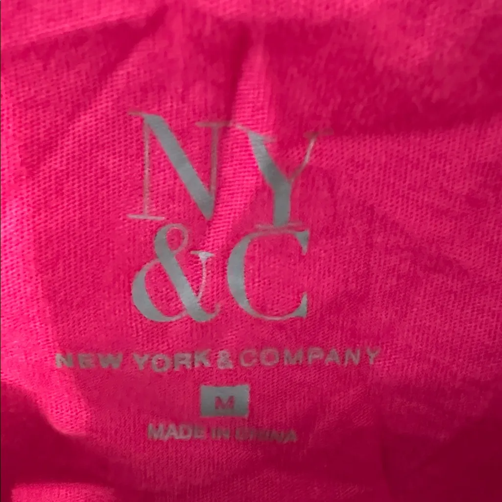 New York &‎ Company “QUEEN” Graphic Tee Hot Pink Metallic Lettering Size M - Image 3