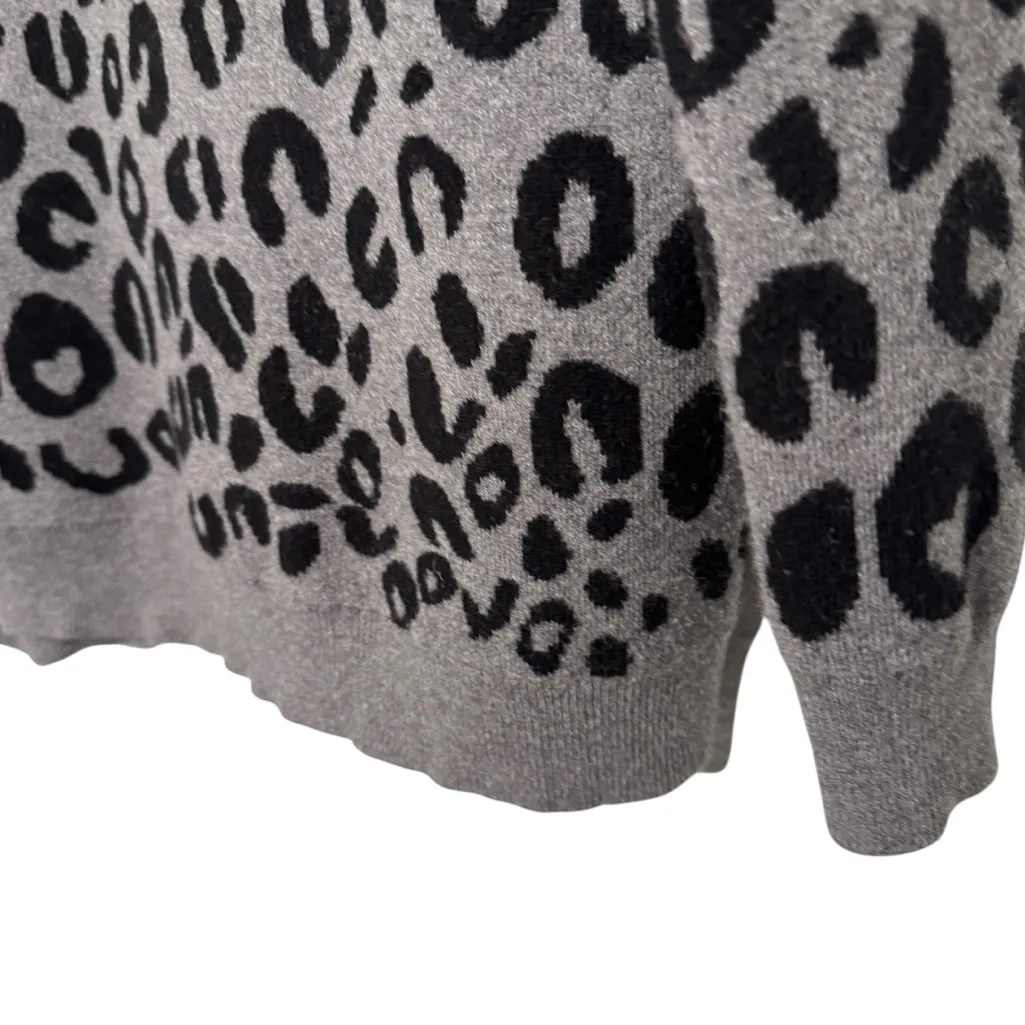 CHICO’S ZENERGY LEOPARD PRINT GRAY BLACK COZY KNIT TOP SZ 2/12 - Image 5