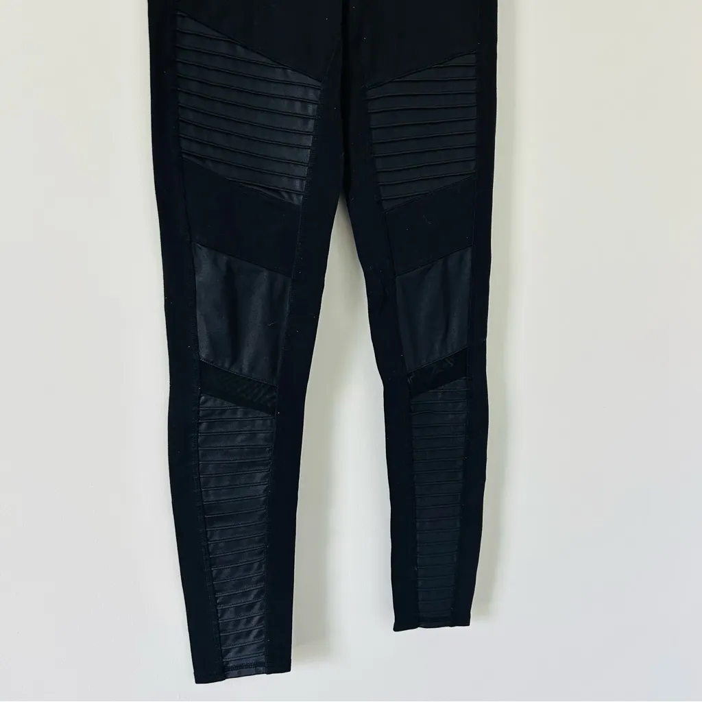 ALO Yoga Black 27in Mid Rise Moto Legging M - Image 4