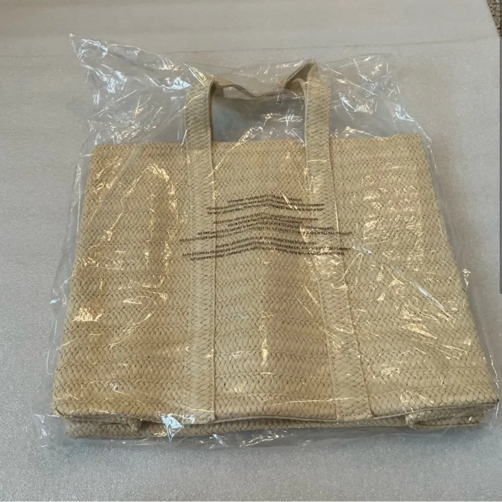 NWT Mark & Graham Straw Beach Tote - Image 2