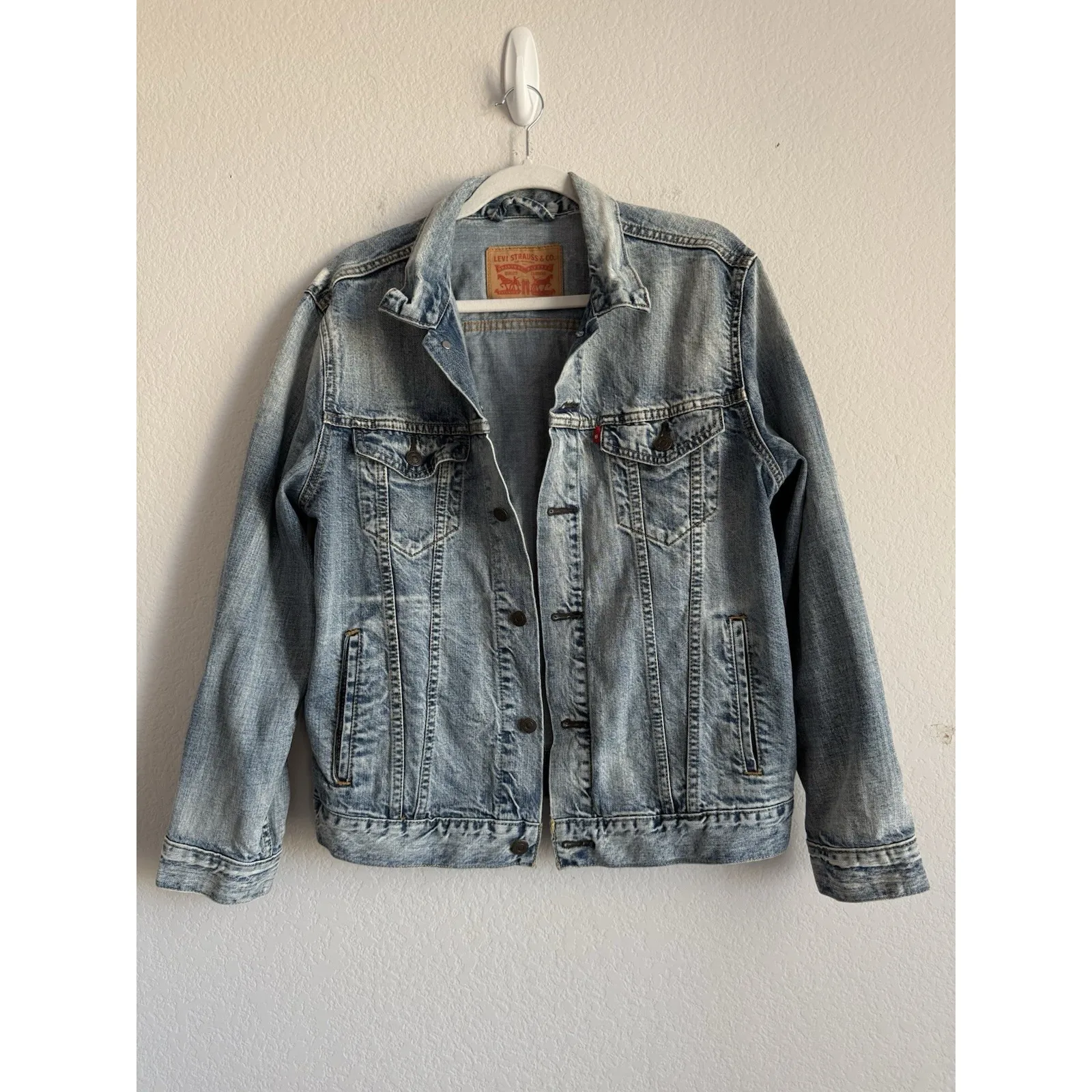 Levi's Strauss & Co Premium Denim Jacket Trucker Blue Wash Women's Size Medium - Image 3