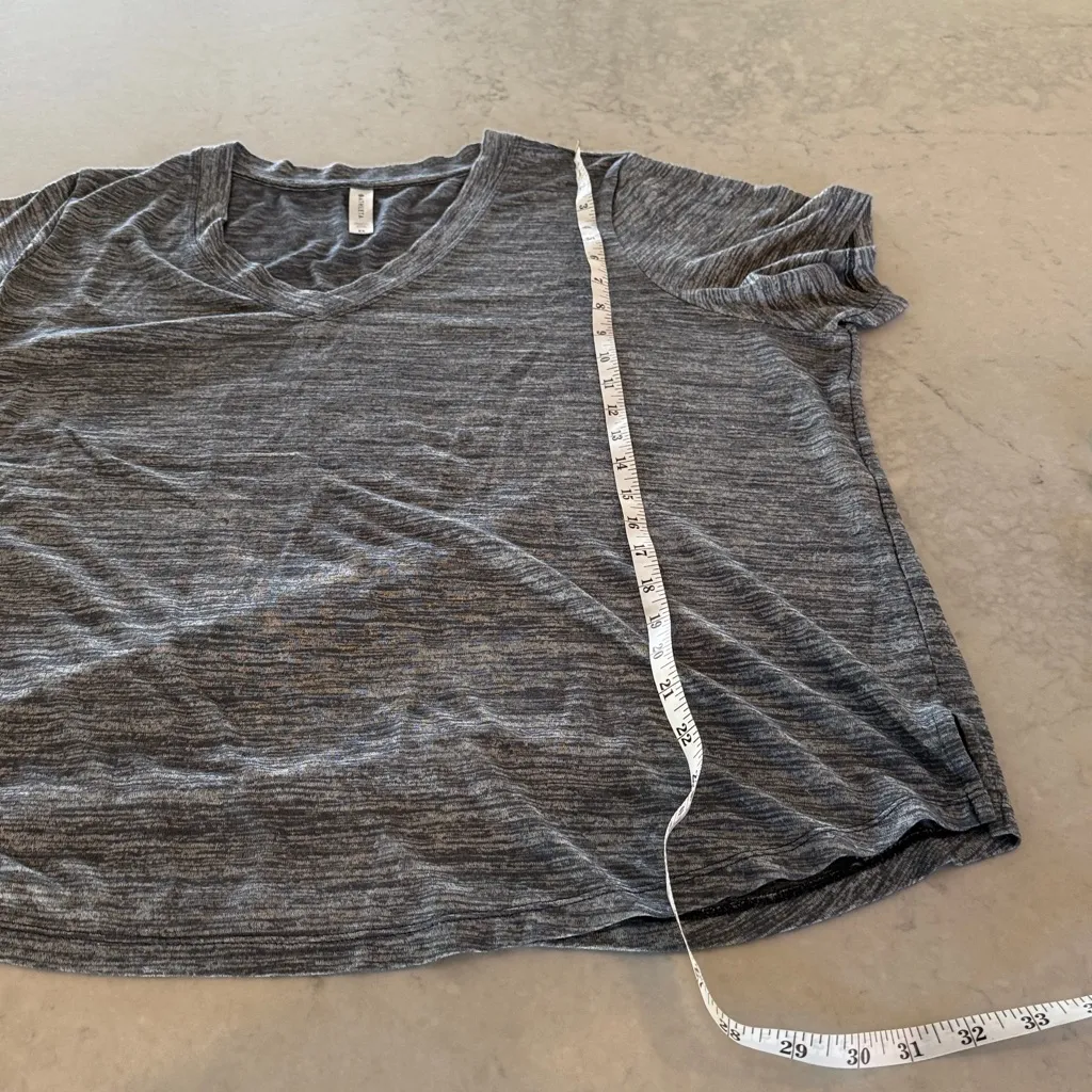 Athleta Heathered Gray Short Sleeve Top size 2X - Image 7