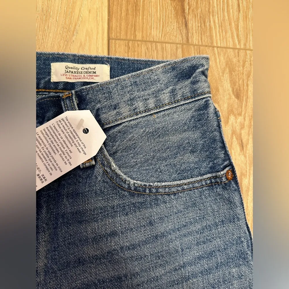 NWT  Women’s Blue 501 High Waisted Ripped Fray Hem Straight Jeans - Image 6