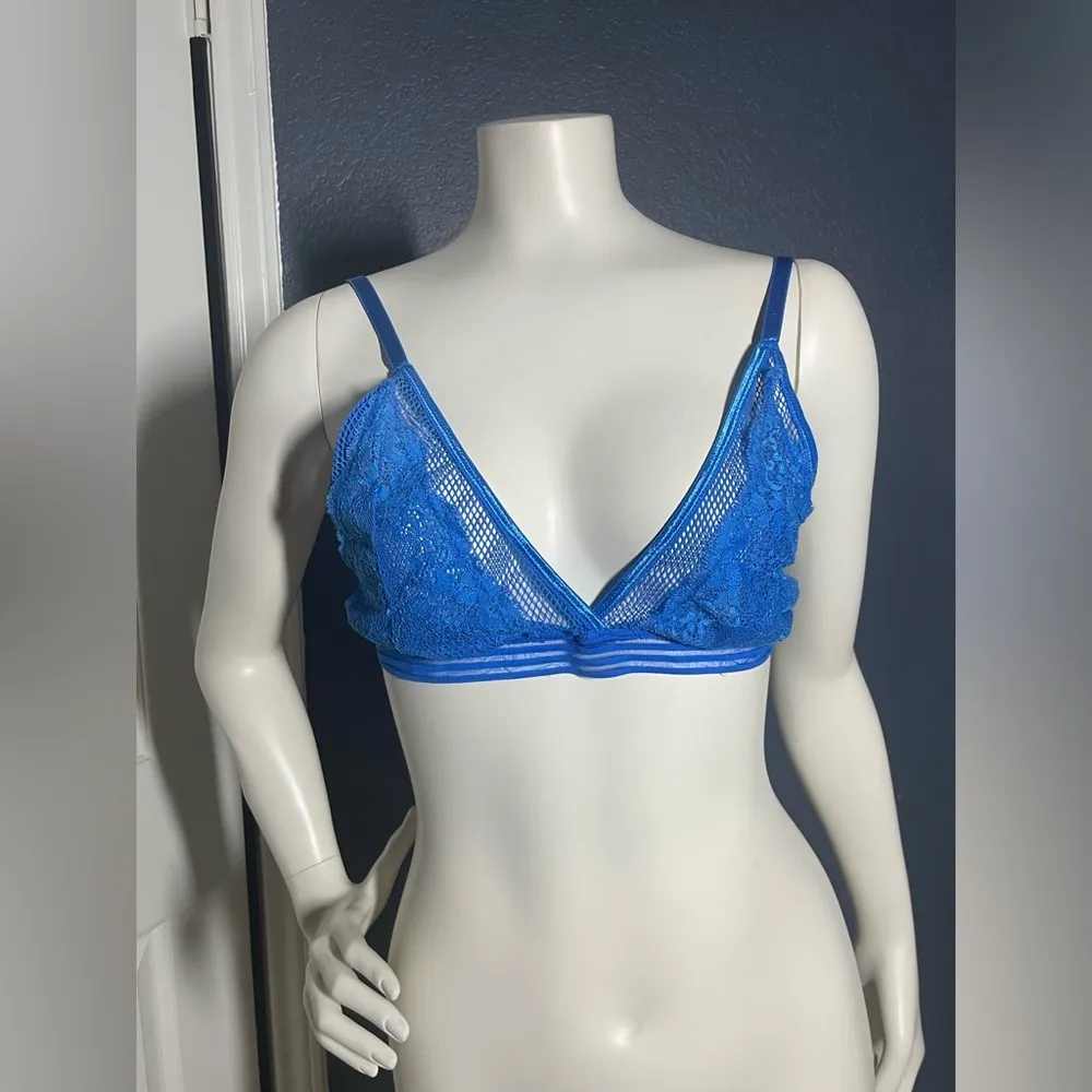 Baci Lingerie Lace and Mesh Bra blue Queen size 14/18 adjustable strap sexy new - Image 3