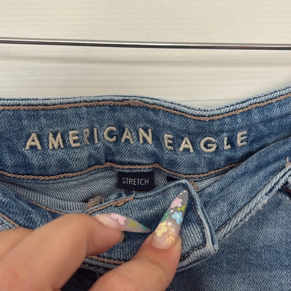 American Eagle Mom Short Jean Shorts - Image 4
