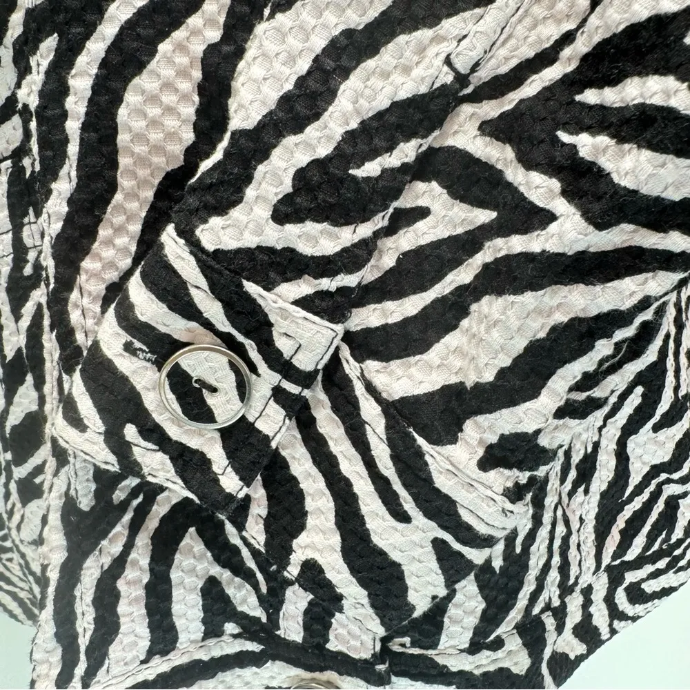 Chico’s Black & White Zebra Striped Waffle Textured Button Front Jacket Size 1 - Image 10