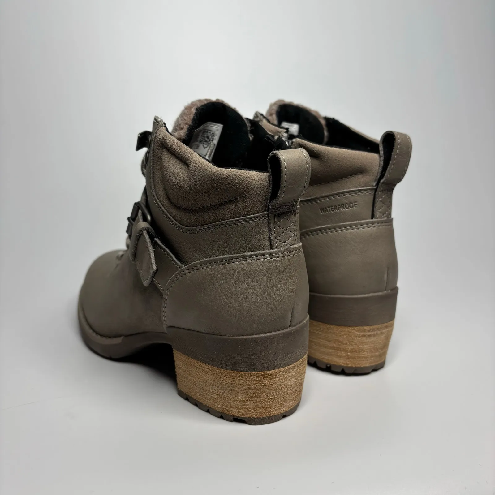 Merrell Shiloh II Lace Waterproof Boots in Moon Rock - Image 4