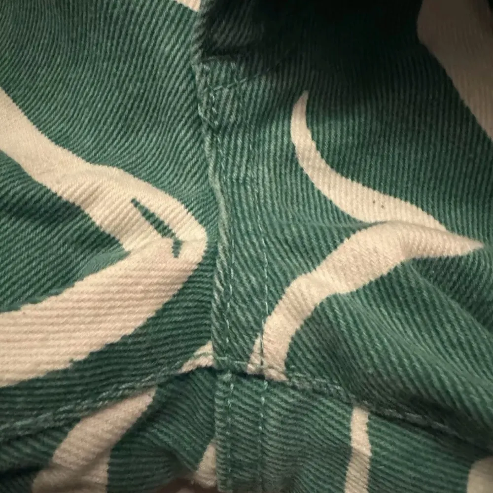 Women’s Cotton:On jeans low rise, straight leg, green and white swirl, 5 pockets - Image 6