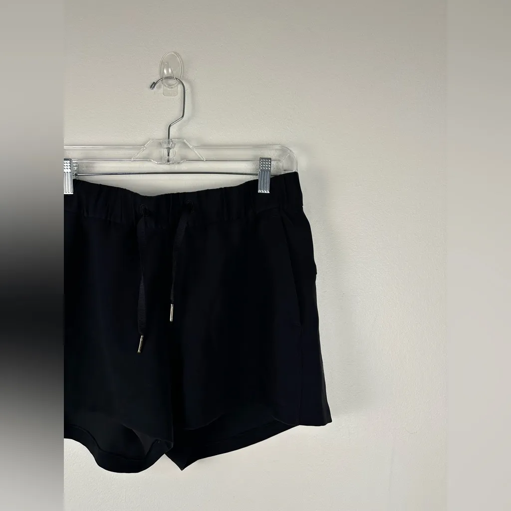 Lululemon On The Fly Woven 2.5" Black Shorts Women’s Sz 8 - Image 4