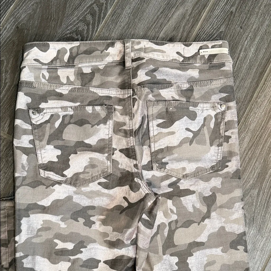Pilcro Camouflage High-Rise skinny cropped camouflage velvet feel Pants size 26 - Image 3