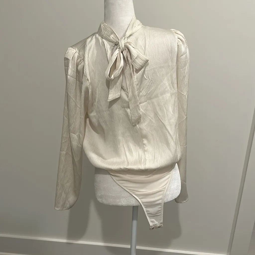 NWT Lush Cream Satin Tie Neck Bodysuit Sz L - Image 3
