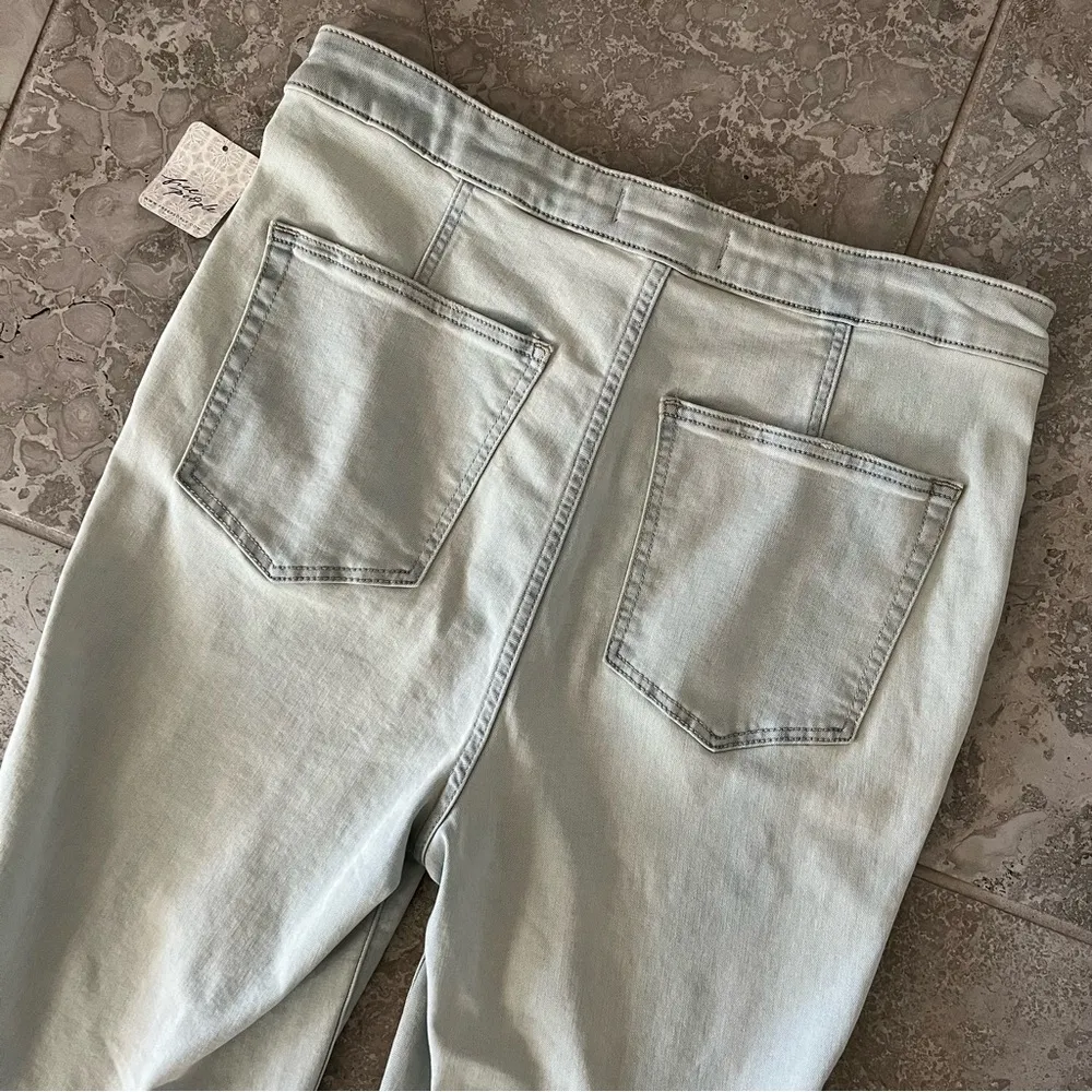 Free People High Rise Flare Jeans Youthquake Cropped Blue Light Wash Size 30 NWT - Image 8