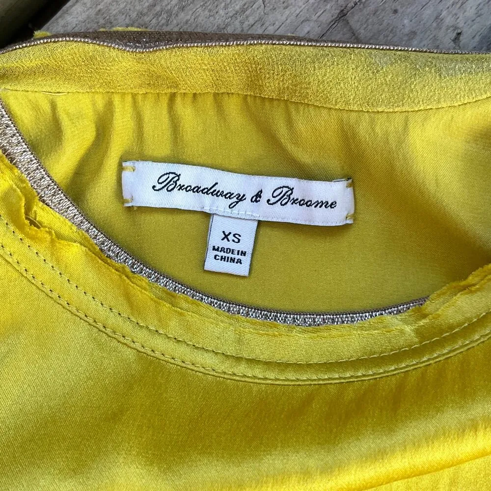 Broadway & Broome Women's Yellow 100% Silk Sleeveless Blouse Size XS - Image 4