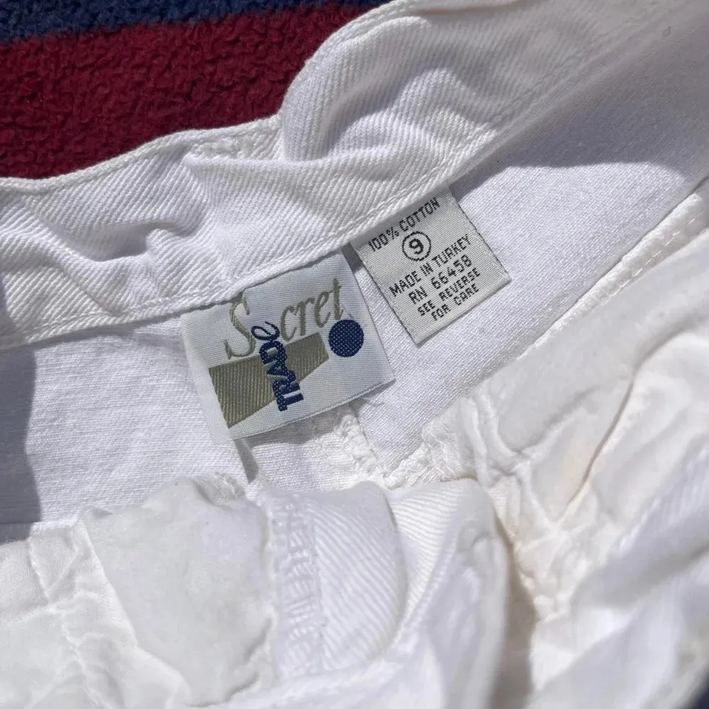High waisted white denim shorts
Trade Secret Women’s 9
100% cotton Size undefined - Image 2