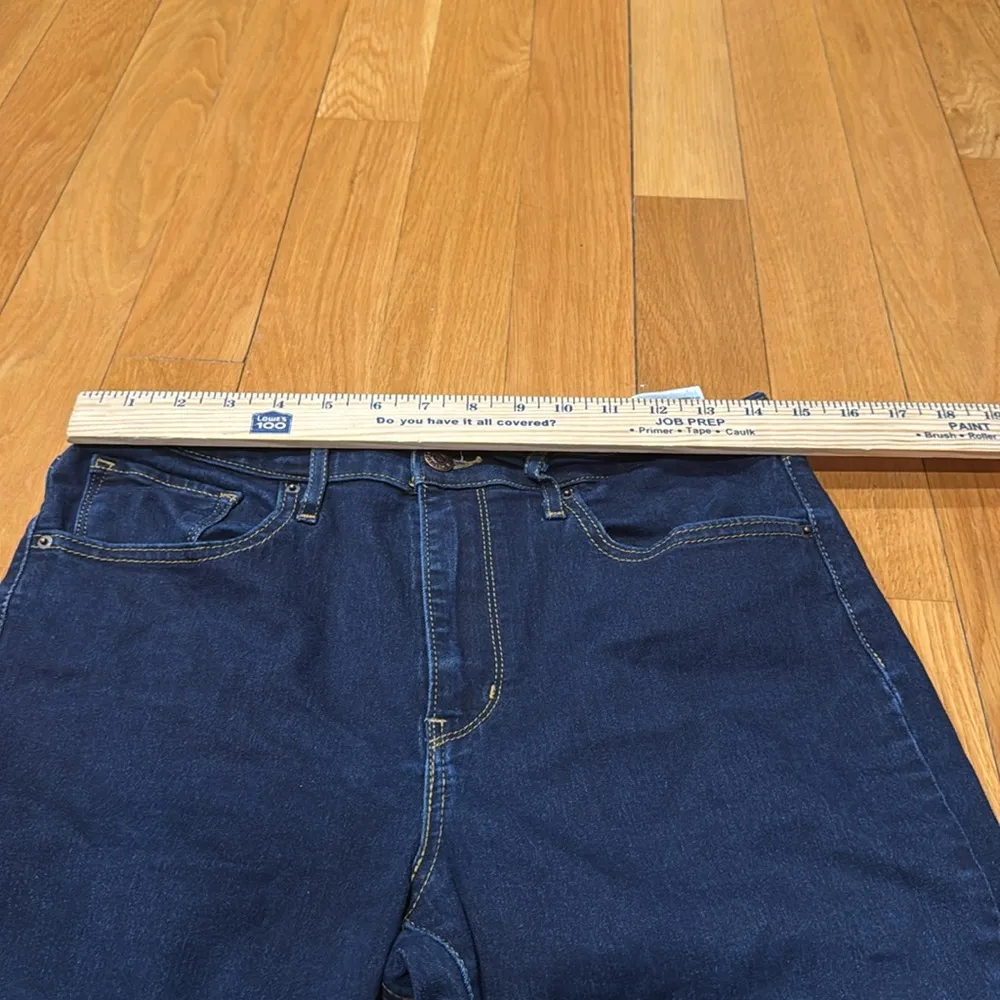 Levi Strauss & co women’s 724 high rise straight jeans size 30. - Image 6