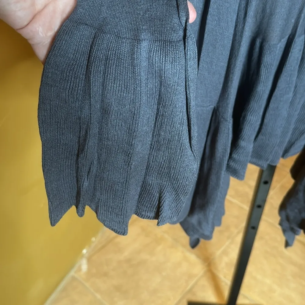 Garnet Hill Cardigan Sweater Gray Cotton Blend Open Front Ruffle Hem Size Medium - Image 2