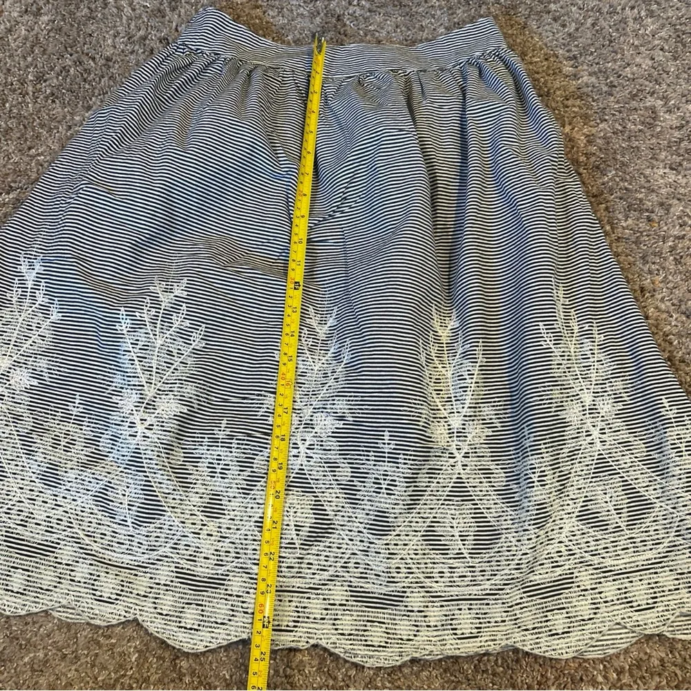 NY Collection Women’s Black White Striped Embroidered design Skirt Sz 6 - Image 7