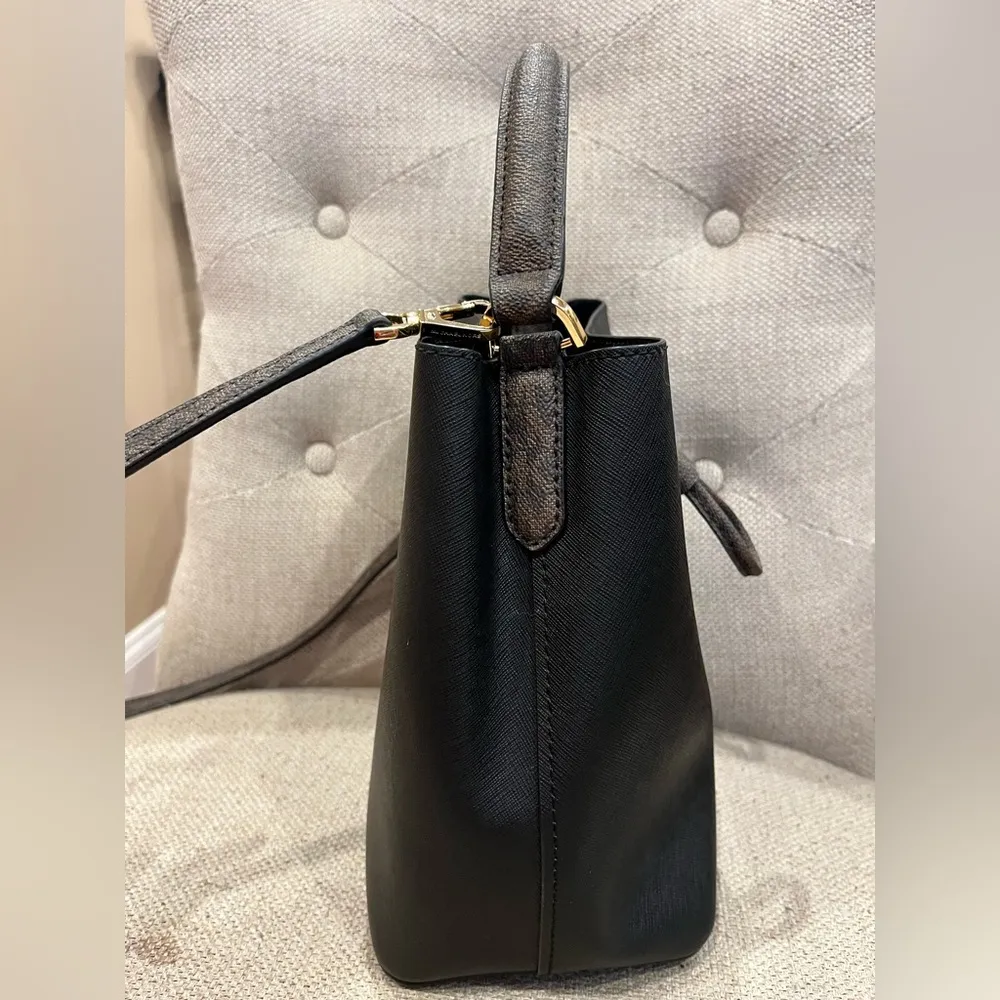 Suri Medium Bucket Handbag Crossbody - Image 5