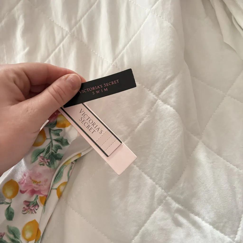 NWT Victoria’s Secret Bikini Bottom Womens Size Medium White Pink Floral Lemons - Image 3