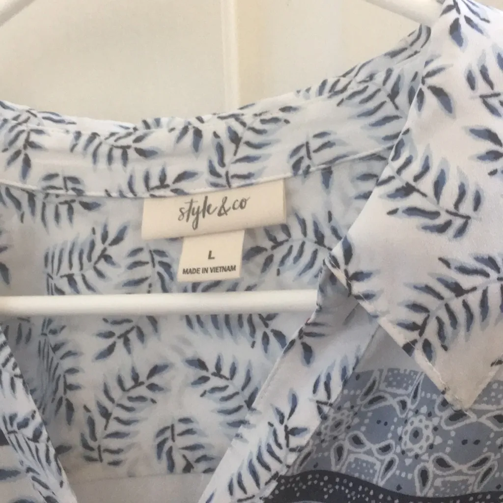 FINAL MARKDOWN Ladies’ style & company Blouse (L) - Image 3