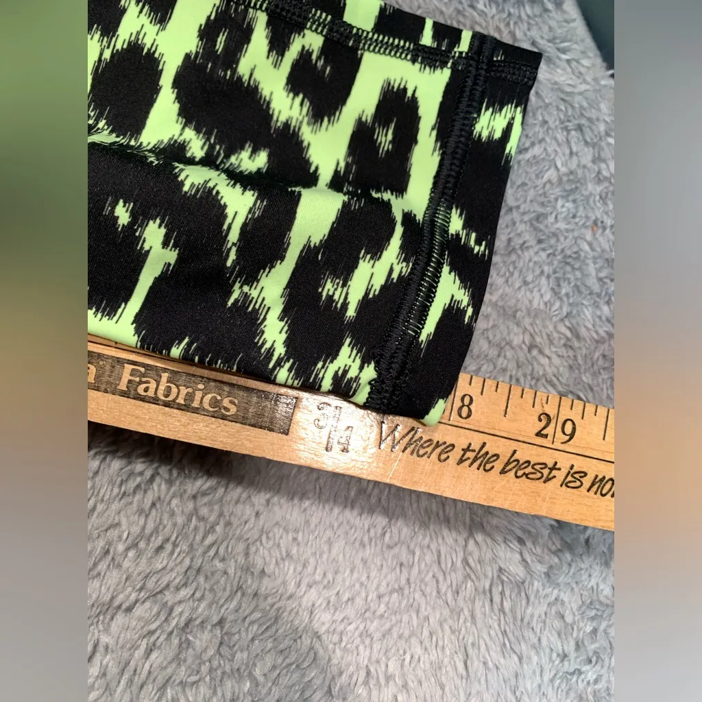 Savage x fenty sport Leopard Print Leggings in Neon Green and Black Size 12 - Image 9