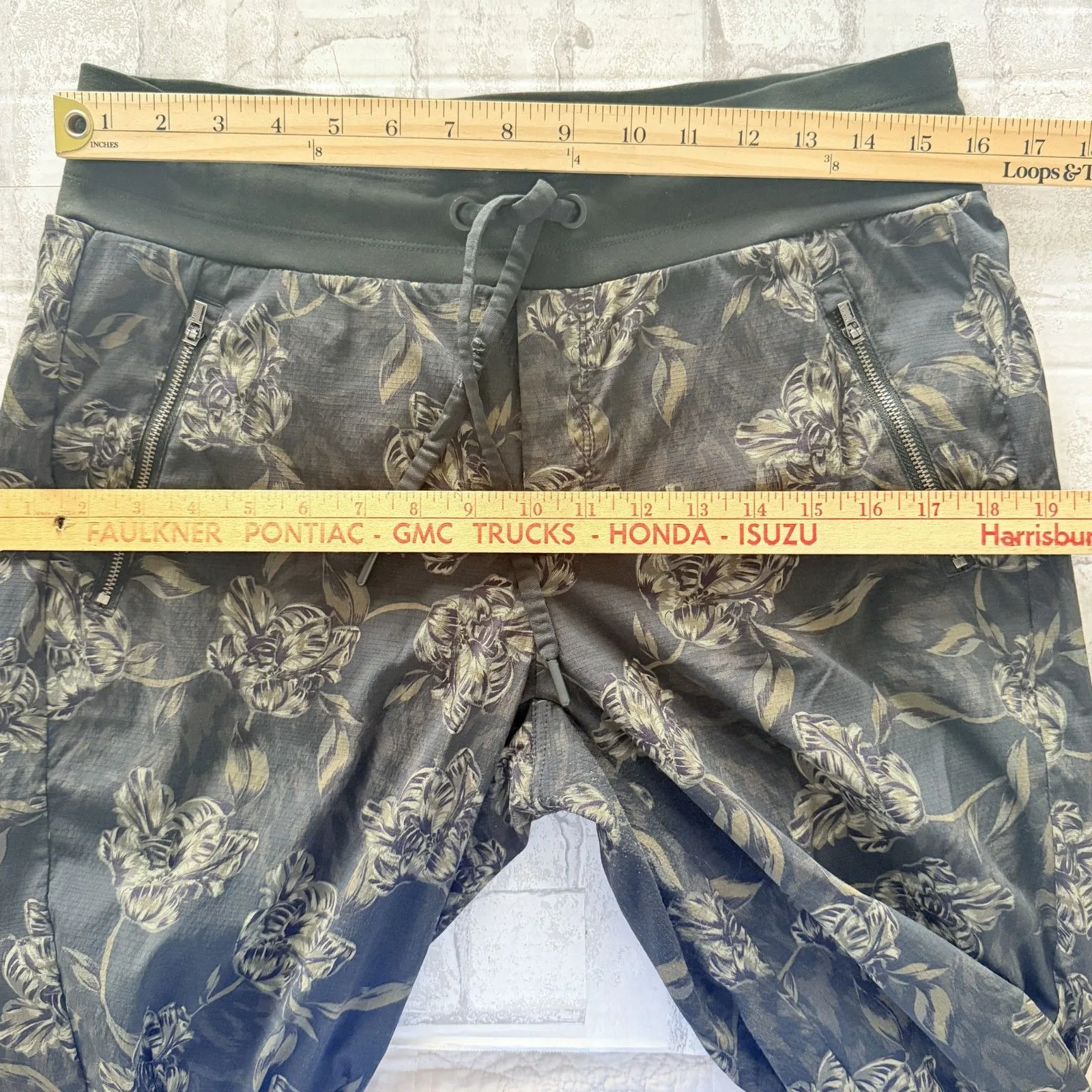 Athleta Trekkie North  Terra Firma Olive Green Floral Printed Jogger Sz 10 - Image 6