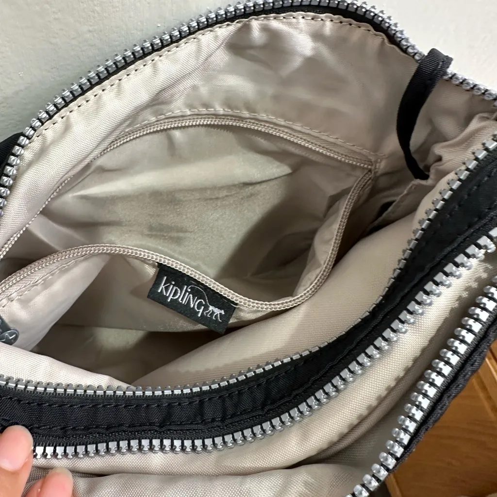 Kipling Zippered Crossbody Bag Purse Black Nylon Travel Everyday
Casual - Image 10