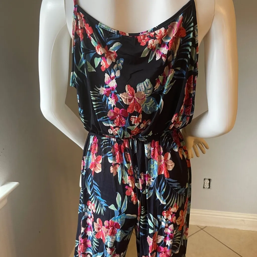 Dark Navy New Women’s Floral Tropical Jumpsuit size XL
For Size 14
New Black - Image 6