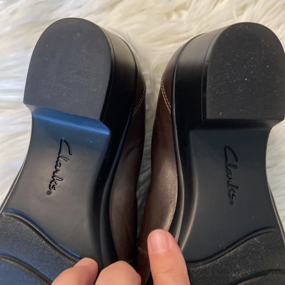 Clarks Shoes Brown Color size 9 in excellent condition see pictures - Image 5